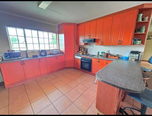 3 BEDROOM TOWNHOUSE FOR SALE IN KOOKRUS